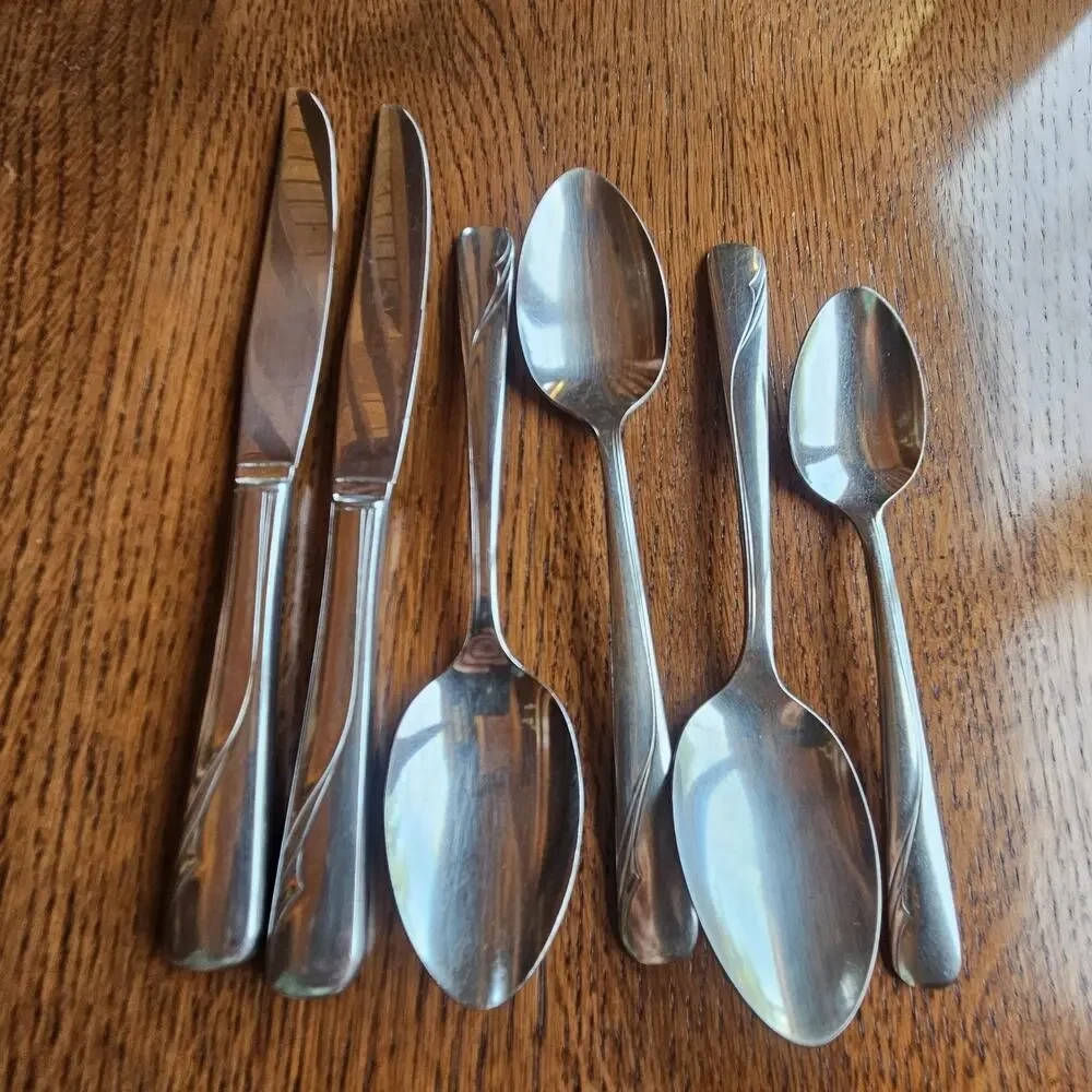 Oneida Oceanic 3 Soup Place Spoons 7.25 2 Dinner Knife 9